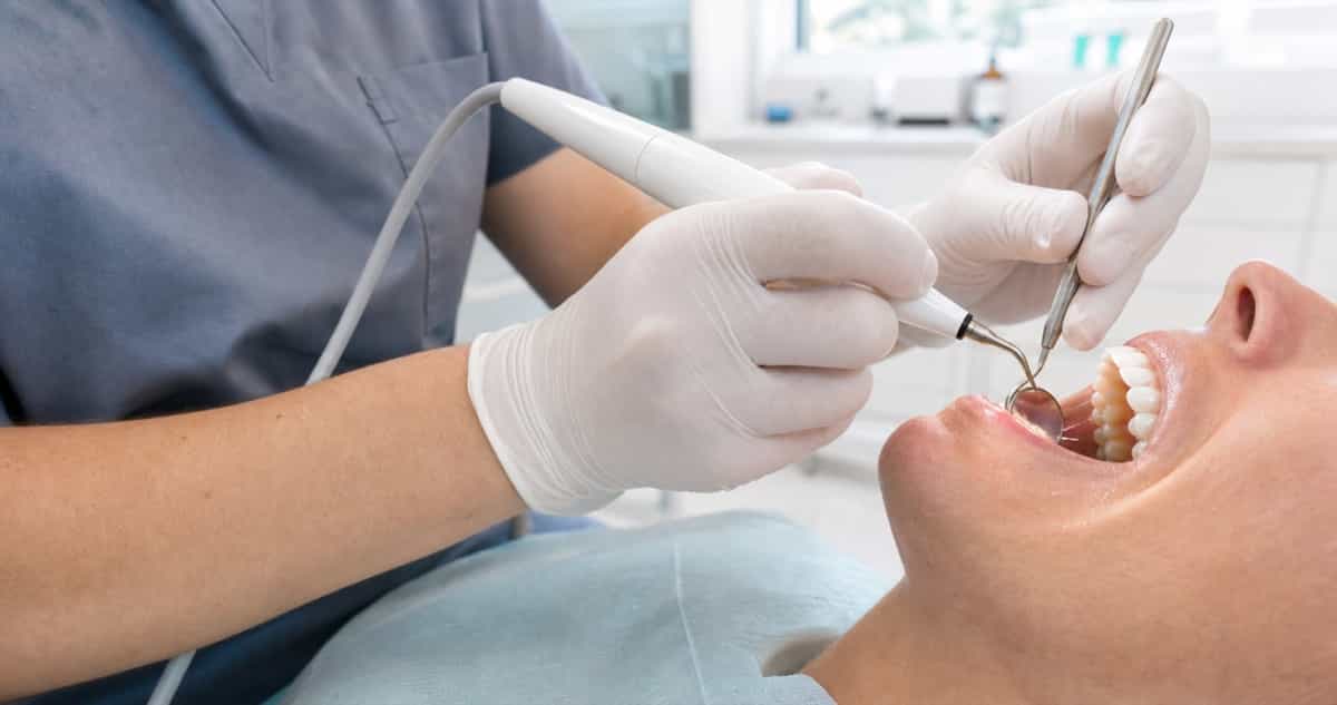 Prophylaxe-Assistent:in (PAss) – professionelle Zahnreinigung am Prophylaxe-Stuhl